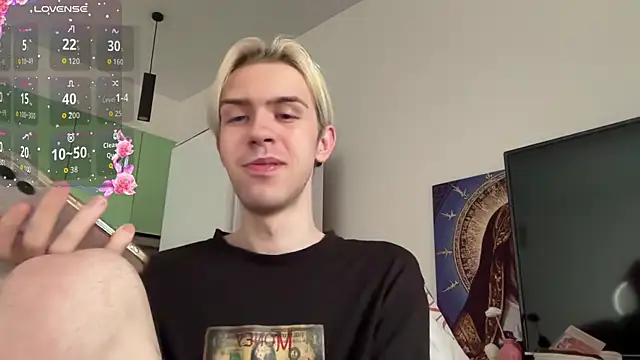 Show modela skibatryanka na web-kameri
