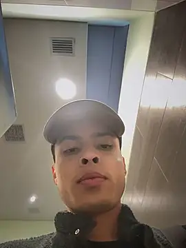 Eros_lee Adlı Modelin Canlı Sohbet Odası