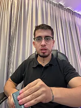 Tommas_Jhonson Show Webcam