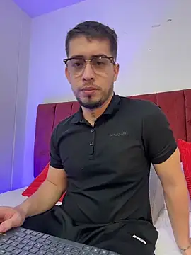 Tommas_Jhonson Show Webcam