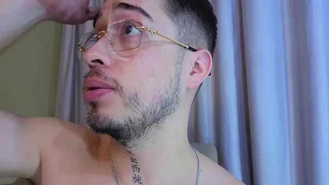 Tommas_Jhonson webkamerás műsora