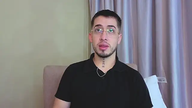 Tommas_Jhonson Show Webcam