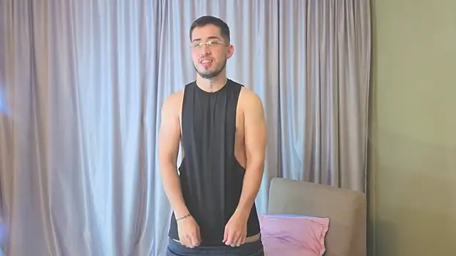 Tommas_Jhonson Show Webcam