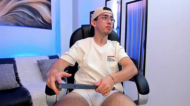 Tommas_Jhonson Show Webcam