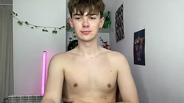 Show modela YourMilkyGuy na web-kameri