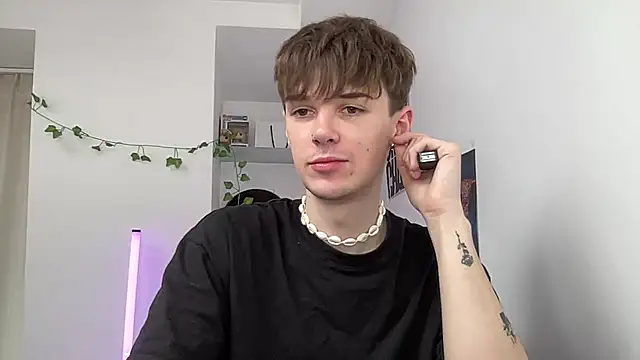 YourMilkyGuy's Webcam Show