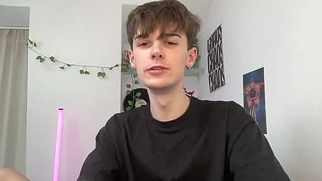 YourMilkyGuy webcam show