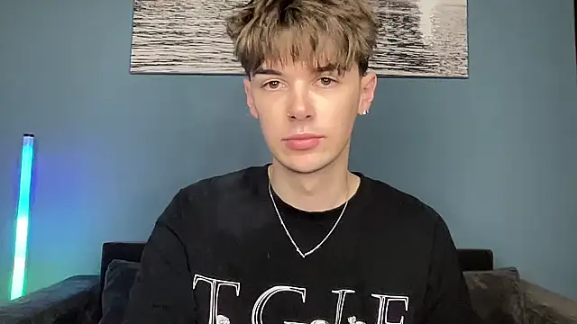 YourMilkyGuy webcam show