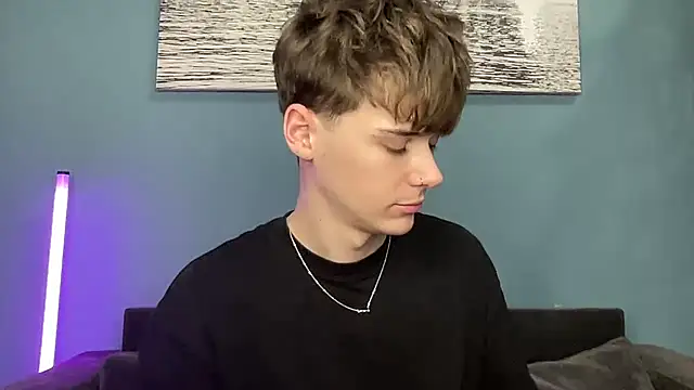 YourMilkyGuy Show in webcam
