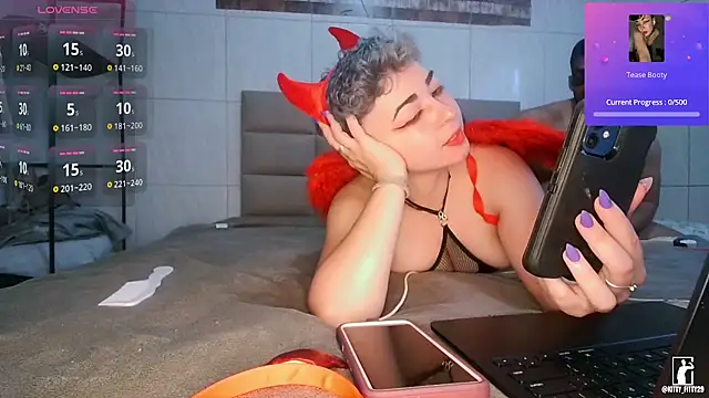 kittyfitty29 Show in webcam