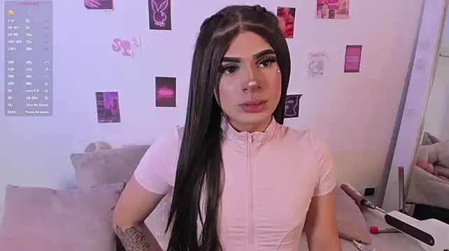 Iam_Emiily_ Show in webcam