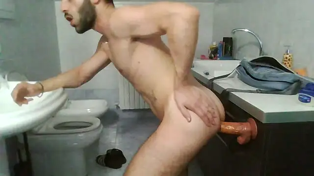 Roberto081www Webcam show