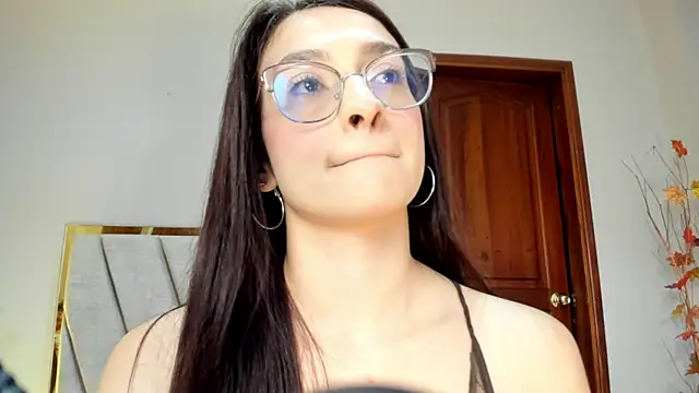دردشة AndraCyruss الجنسية المباشرة