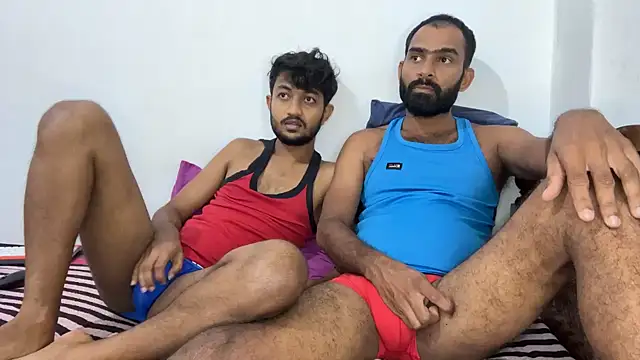 DesiDaddyandSon: διαδικτυακό σόου στην κάμερα