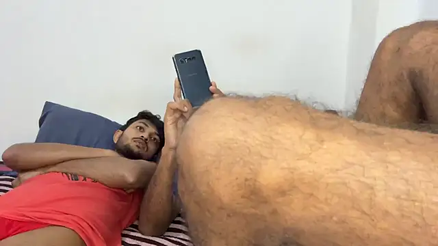 DesiDaddyandSon: διαδικτυακό σόου στην κάμερα