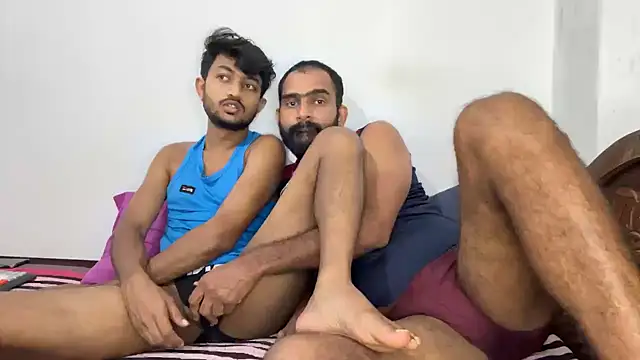 Pokazy przed kamerką – DesiDaddyandSon
