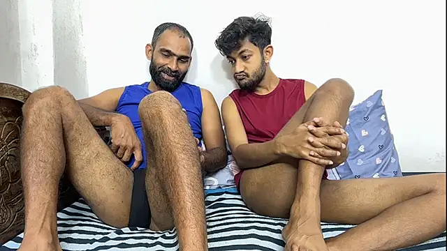 DesiDaddyandSon: διαδικτυακό σόου στην κάμερα