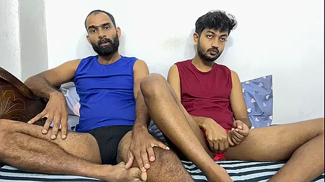 DesiDaddyandSon: διαδικτυακό σόου στην κάμερα