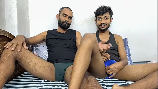 DesiDaddyandSon: διαδικτυακό σόου στην κάμερα