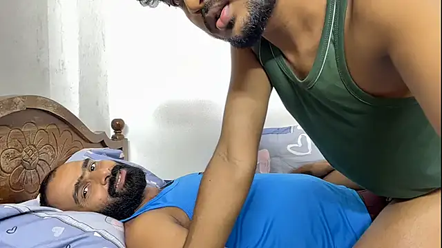 DesiDaddyandSon Webcam-Show