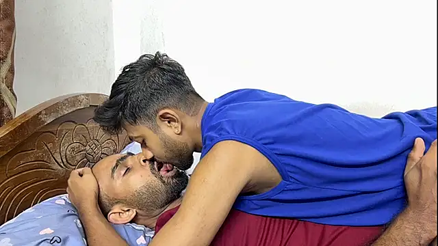 DesiDaddyandSon: διαδικτυακό σόου στην κάμερα