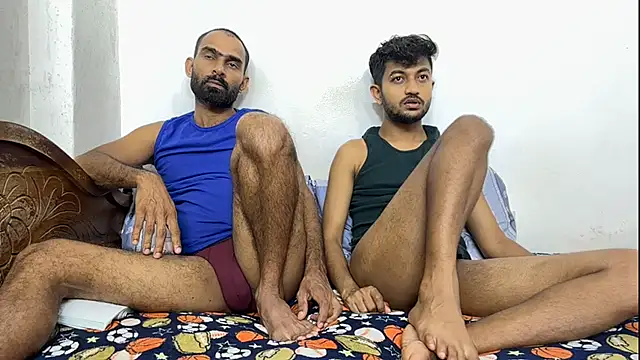 DesiDaddyandSon: διαδικτυακό σόου στην κάμερα
