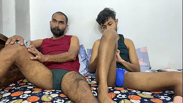 DesiDaddyandSon: διαδικτυακό σόου στην κάμερα