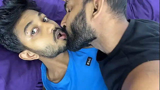 הופעת וובקאם של DesiDaddyandSon