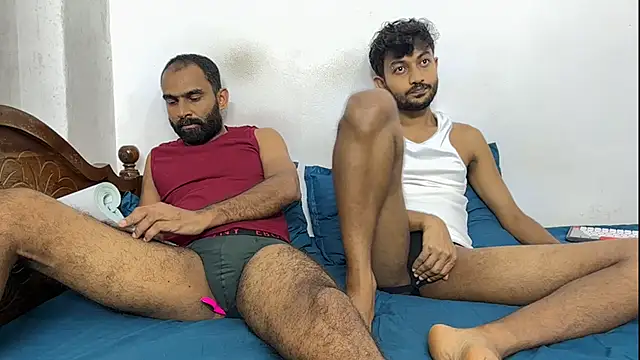 Pokazy przed kamerką – DesiDaddyandSon