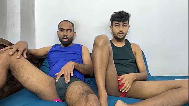 Pokazy przed kamerką – DesiDaddyandSon