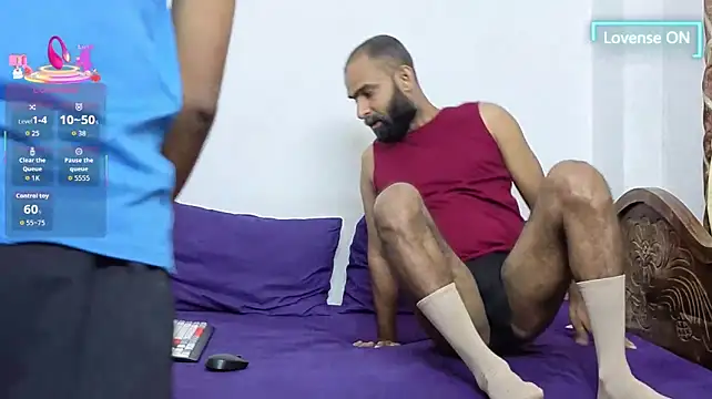 DesiDaddyandSon: διαδικτυακό σόου στην κάμερα