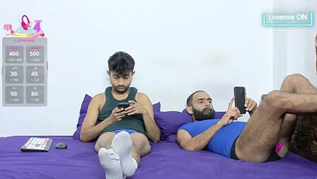 הופעת וובקאם של DesiDaddyandSon