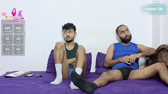 DesiDaddyandSon: διαδικτυακό σόου στην κάμερα