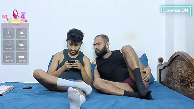 Show modela DesiDaddyandSon na web-kameri
