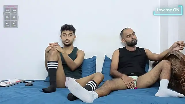 Pokazy przed kamerką – DesiDaddyandSon