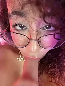 Woo_isDaphne: διαδικτυακό σόου στην κάμερα