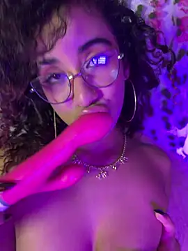 Woo_isDaphne: διαδικτυακό σόου στην κάμερα