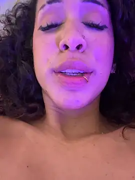 Woo_isDaphne Webcam-Show