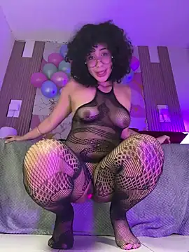 Woo_isDaphne Show in webcam
