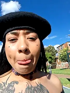 Show modela Zafiro_glow na web-kameri