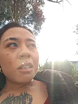 Pertunjukan Kamera Web Zafiro_glow