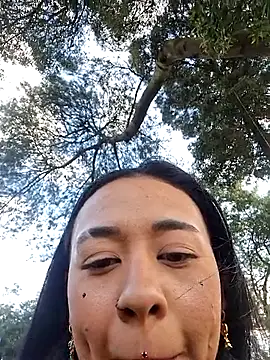 Zafiro_glow Show in webcam