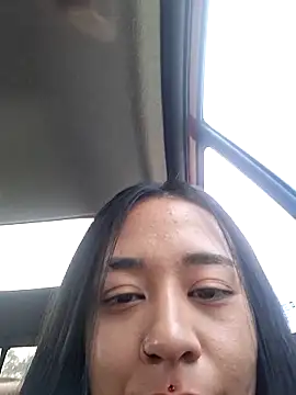 Zafiro_glow: διαδικτυακό σόου στην κάμερα