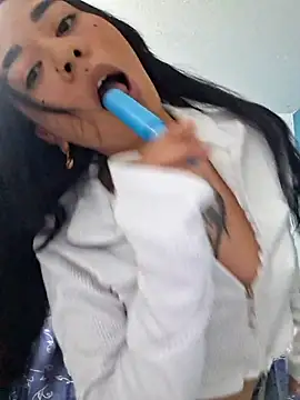 Zafiro_glow Show in webcam