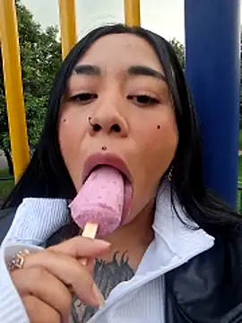 Zafiro_glow's Webcam Show