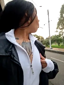 Zafiro_glow: διαδικτυακό σόου στην κάμερα