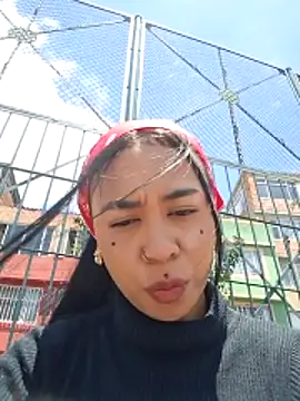 Zafiro_glow Show in webcam