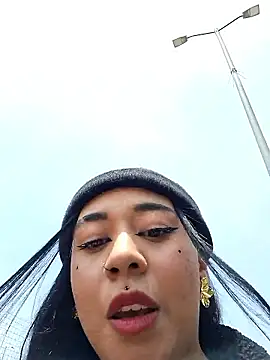 Zafiro_glow Show in webcam