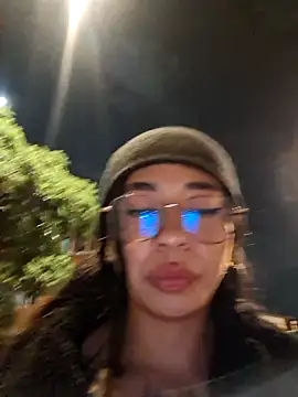 Zafiro_glow's Webcam Show