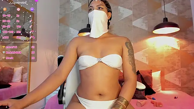 LalilaBrunettee's Webcam Show